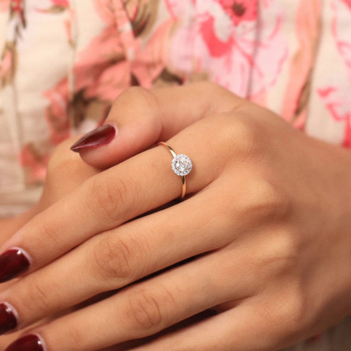 Round Cut Halo Diamond Engagement Rings