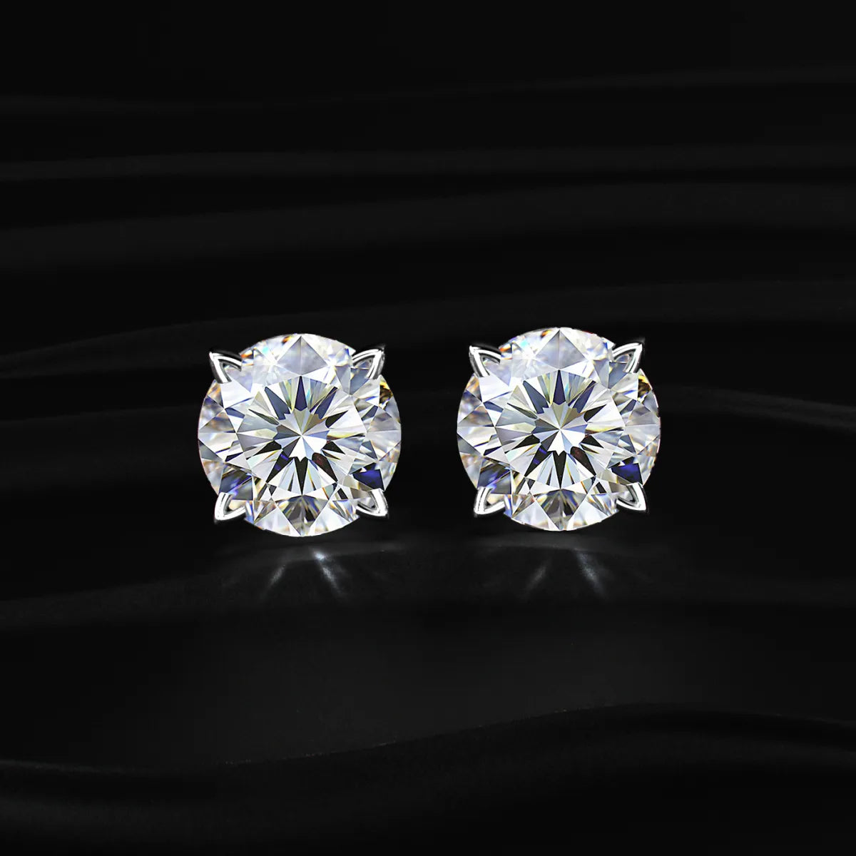 Round Solitaire With V-Prongs Studs | Earthly Jewels