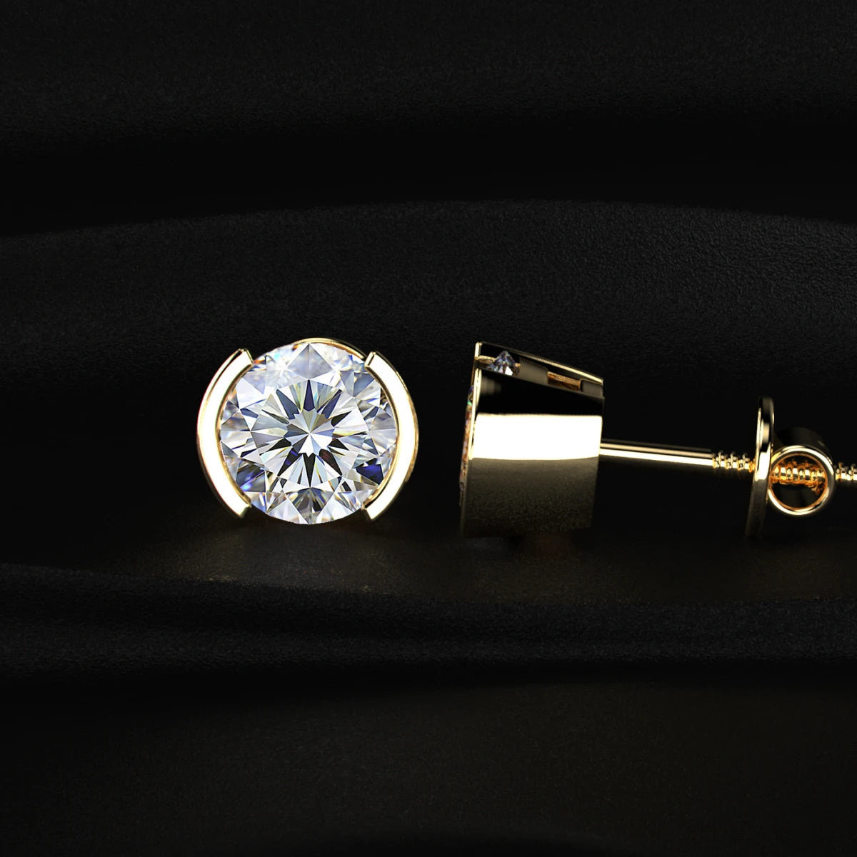 Round Shape Diamond Stud Earrings