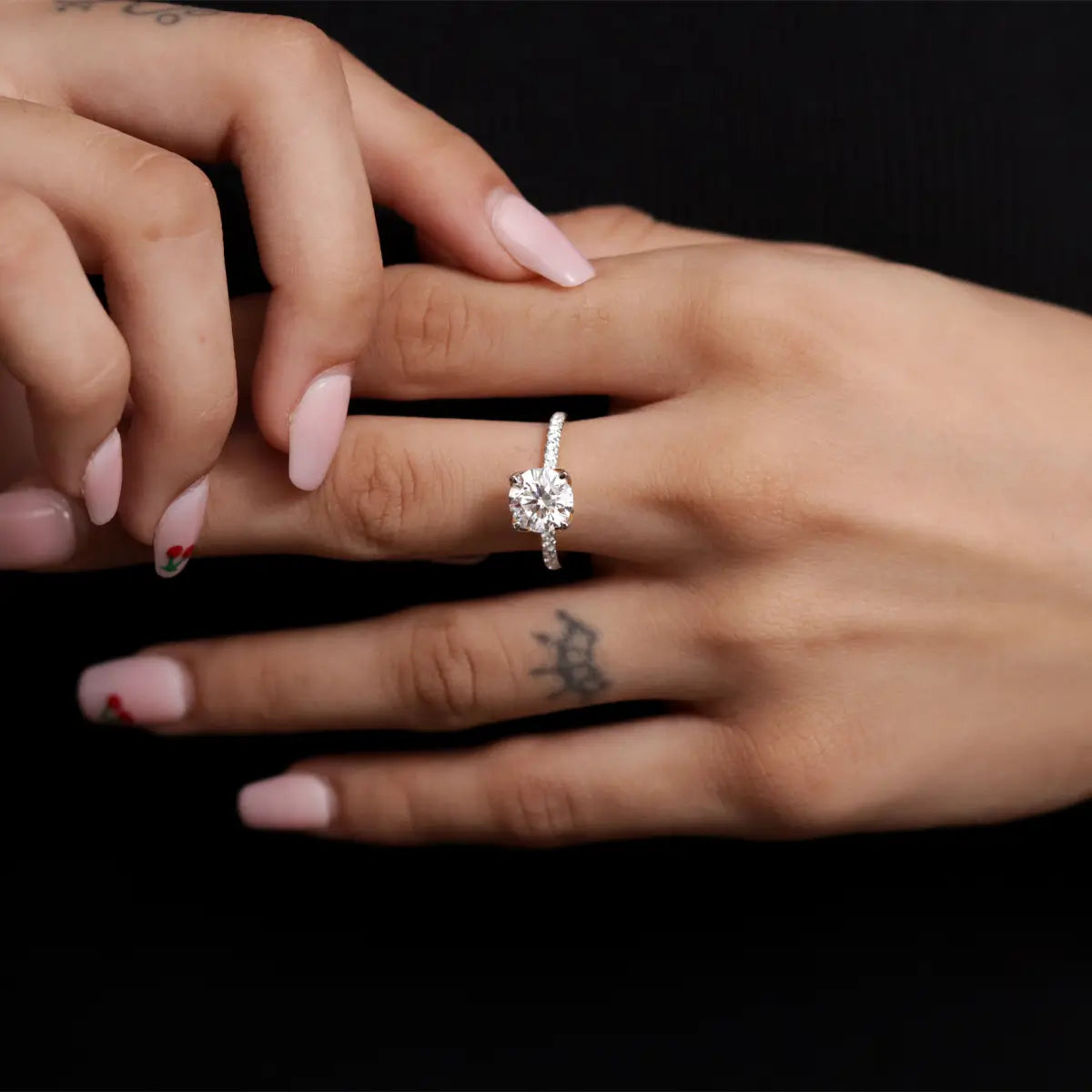 Round Solitaire Shape Floral Ring With Pave Band