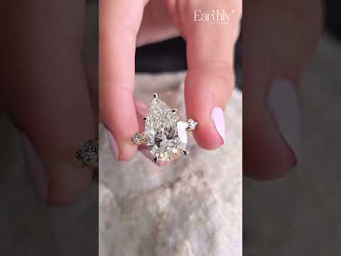 Load video: Royal Glow Pear Diamond Ring | Earthly Jewels