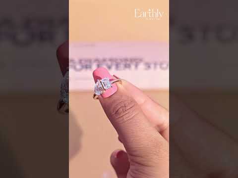 Load video: Emerald And Pear Cut Toi Et Moi Engagement Ring