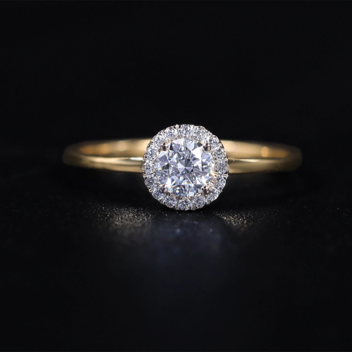 Round Cut Halo Diamond Engagement Rings
