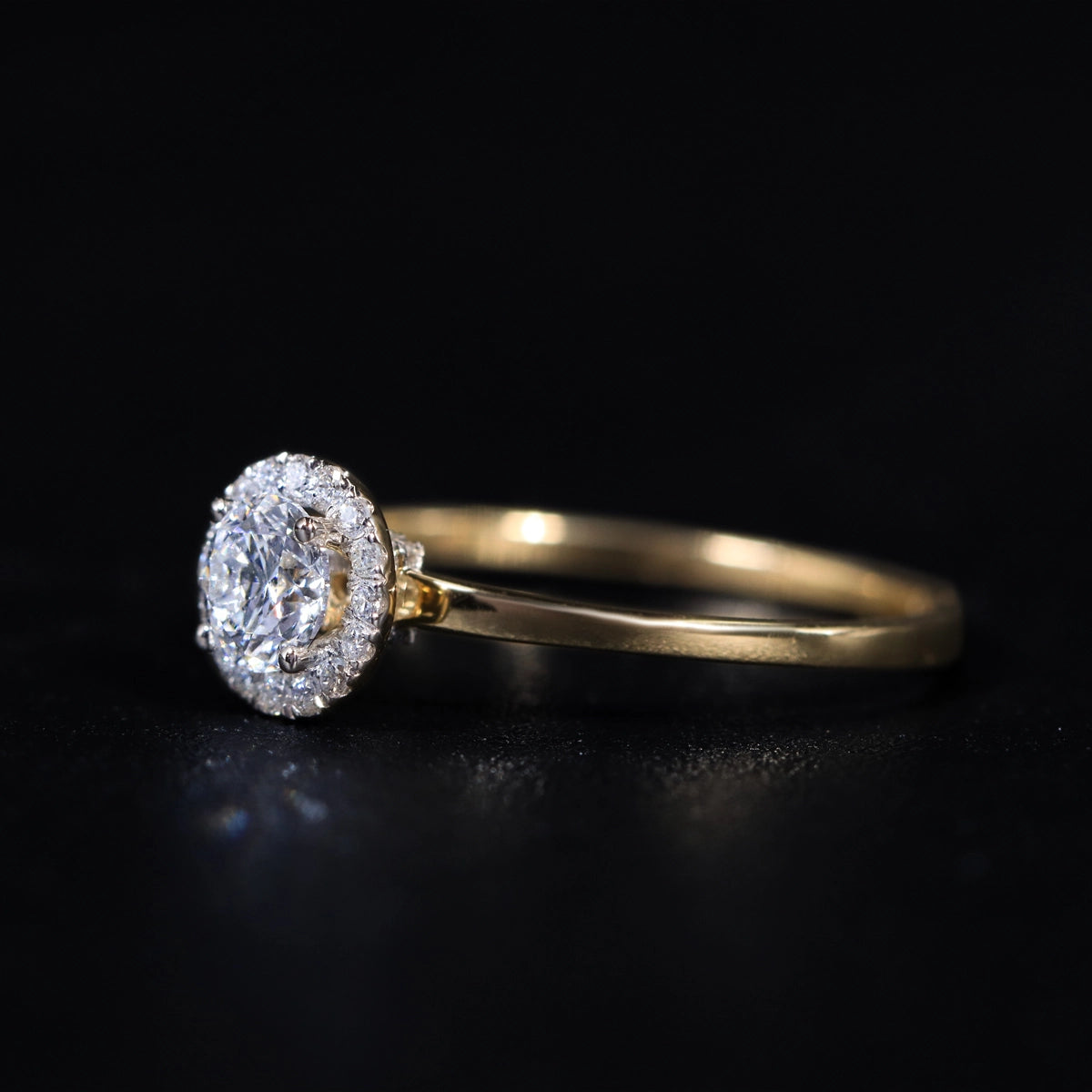 Round Cut Halo Diamond Engagement Rings