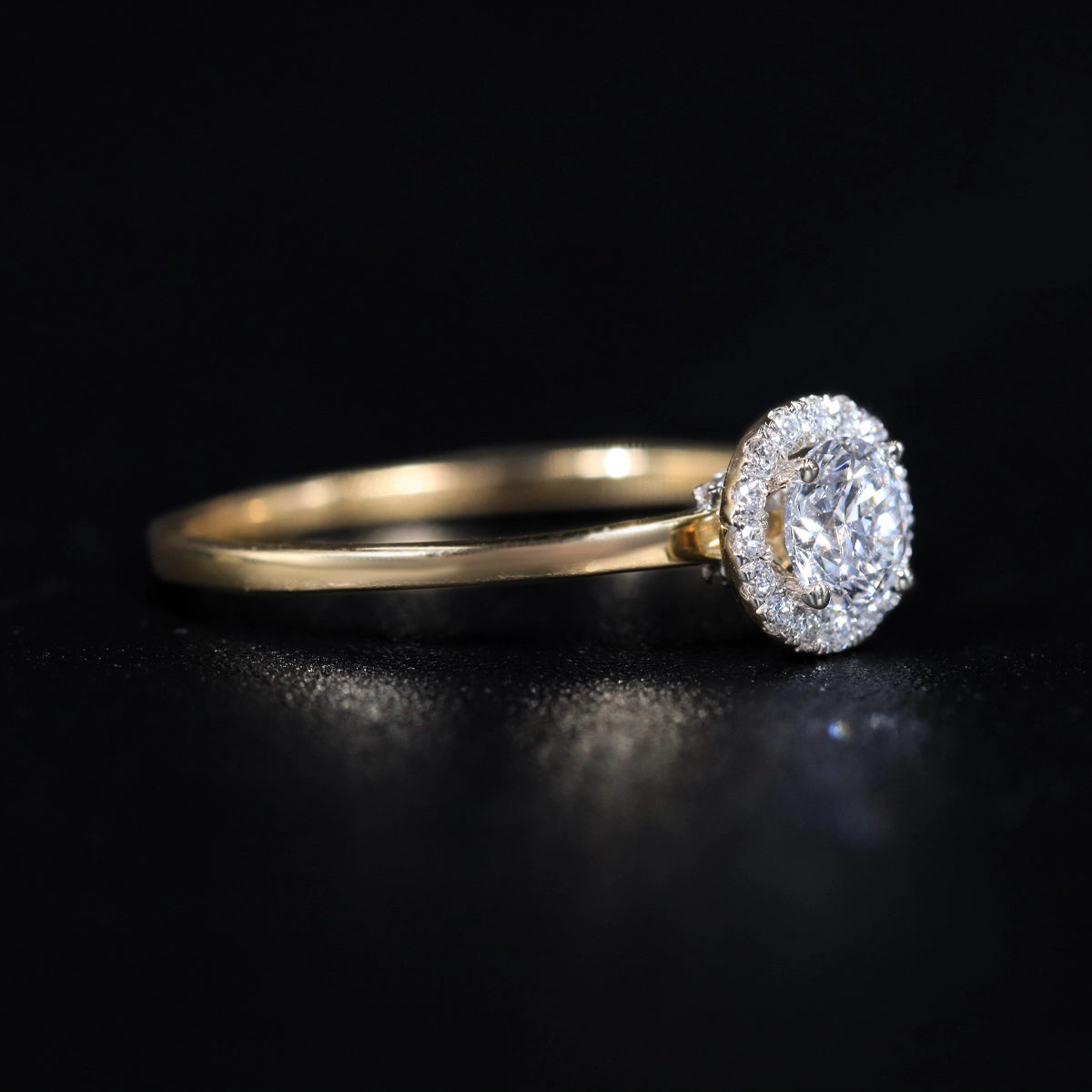 Round Cut Halo Diamond Engagement Rings