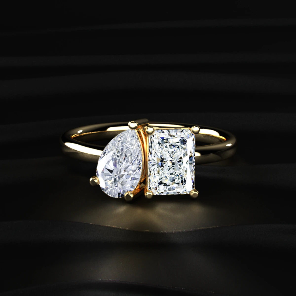 Pear and radiant Toi et Moi diamond ring in yellow gold