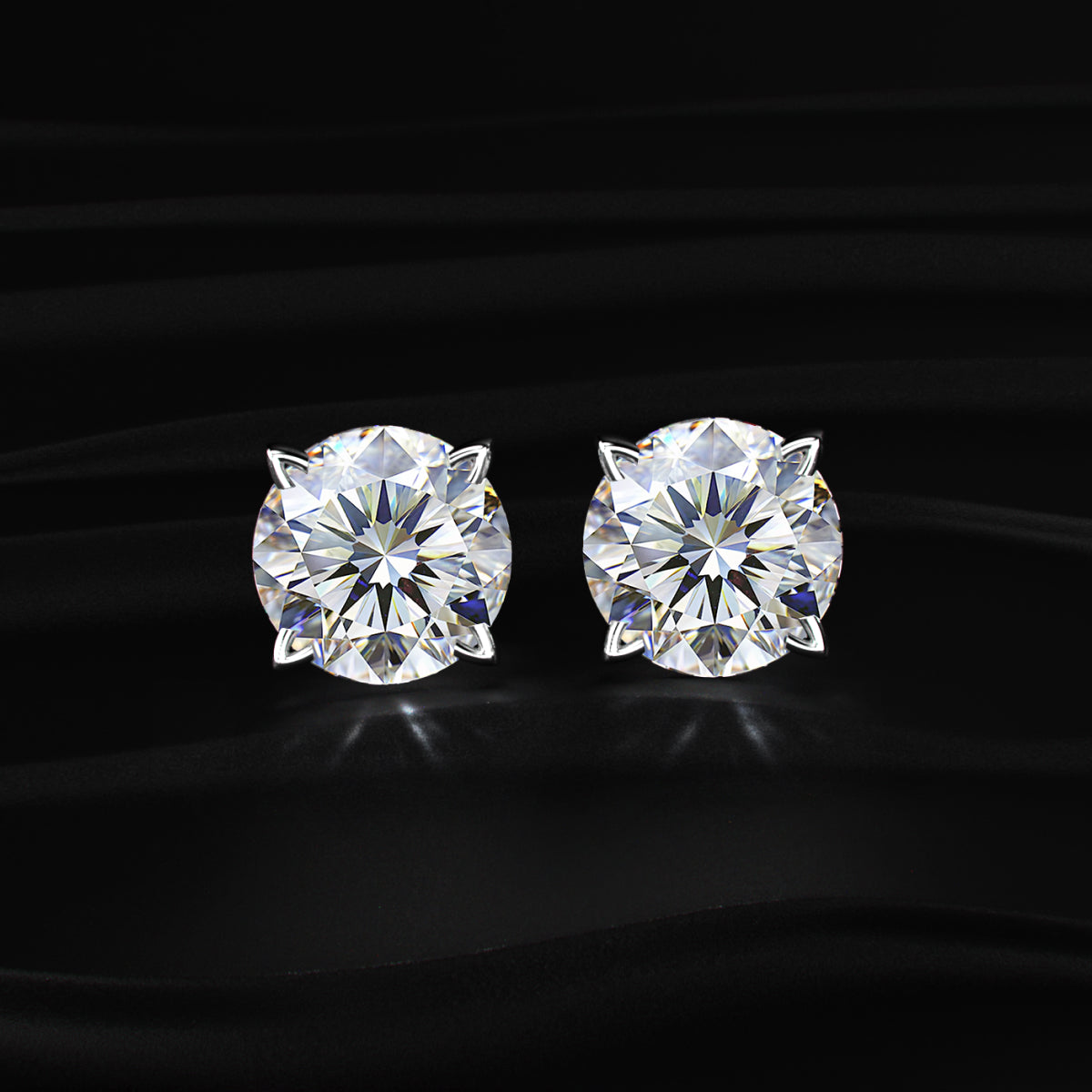 Round Solitaire With V-Prongs Studs