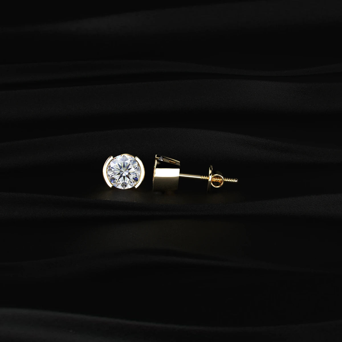 Round Shape Diamond Stud Earrings