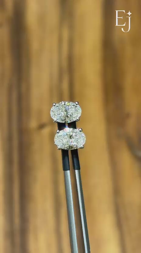 تحميل الفيديو: Oval Diamond Solitaire Earrings With Hidden Halo | Earthly Jewels | Video